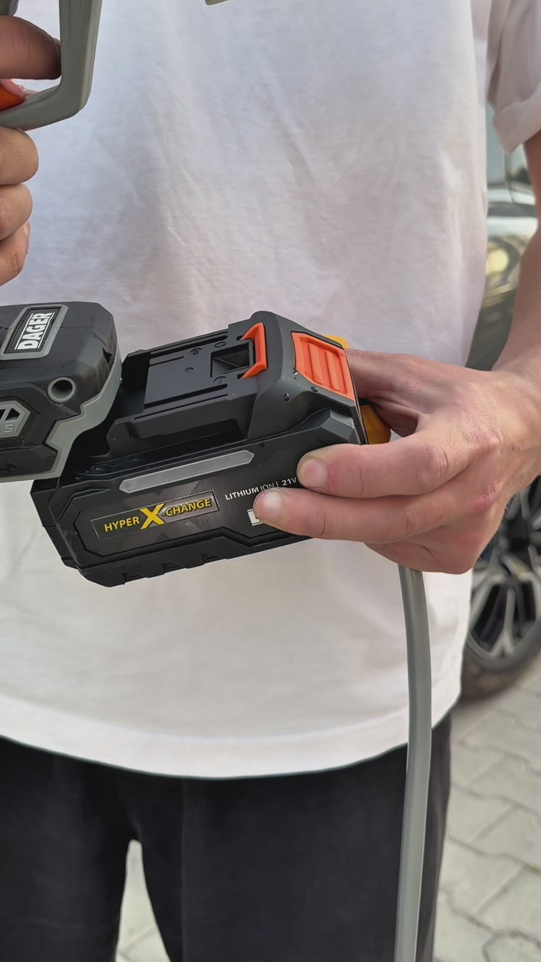 Videoyu yükle: Portable pressure systems for modern outdoor cleaning.